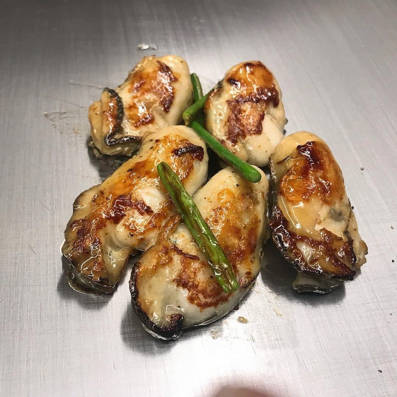 牡蠣鉄板焼き(八昌 経堂店)