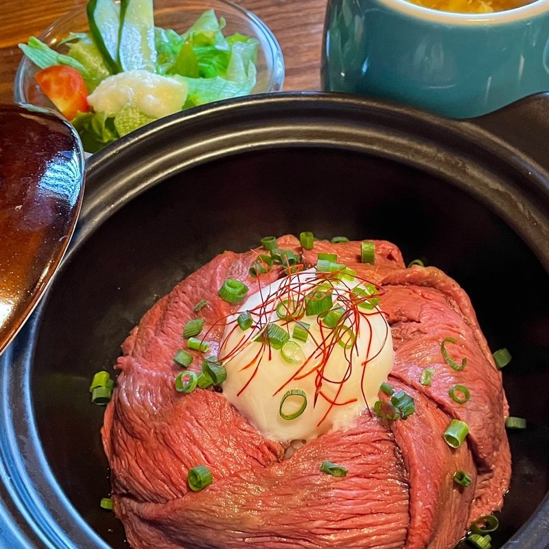 ローストビーフ丼(自家焙煎珈琲屋 利休)