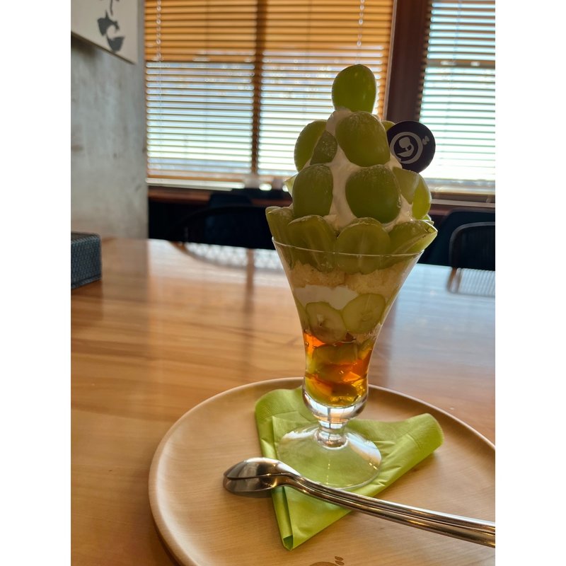 シャインマスカットパフェ(ダカフェ 本店)