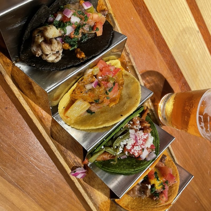 タコス・オールスター(LAS DOS CARAS MODERN MEXICANO Y TACOS)