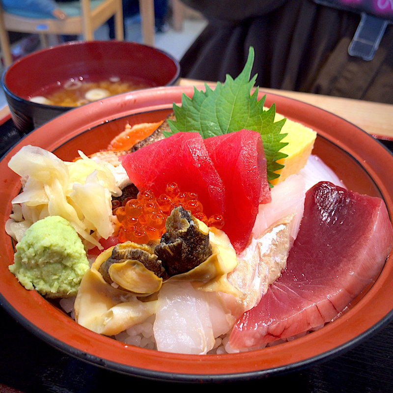 女川丼(お魚いちば おかせい)