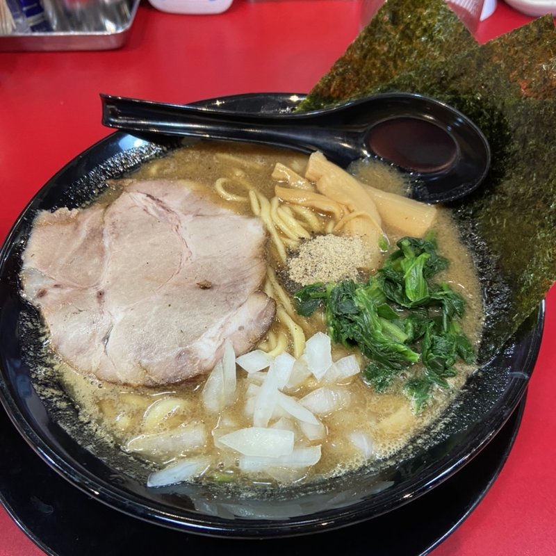 超濃厚　煮干し豚骨ラーメン(横浜家系ラーメン大和家　片倉)