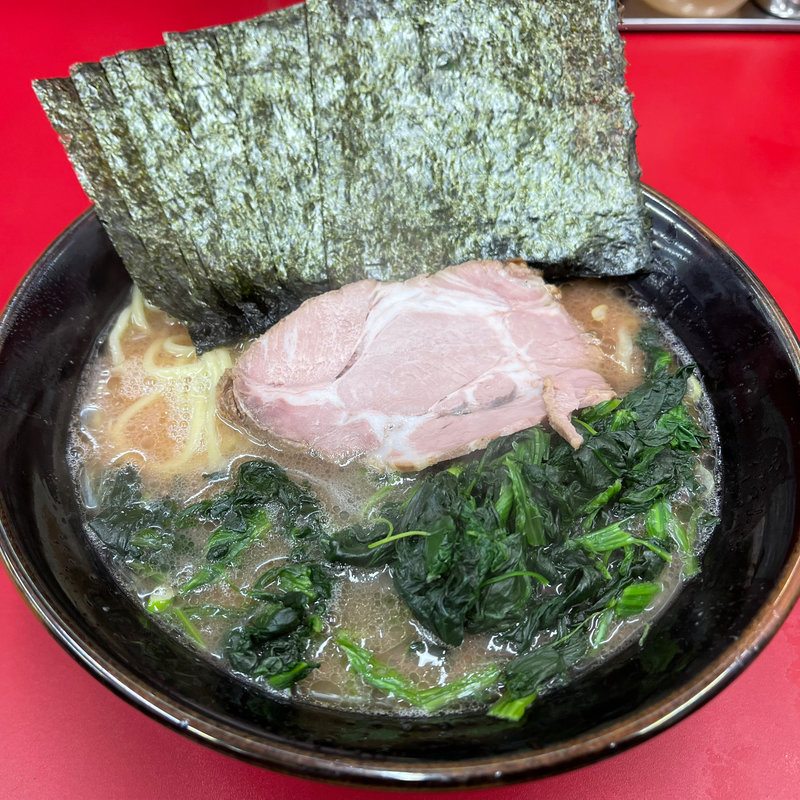 ラーメン（ほうれん草・のりトッピング）(家系らーめん武蔵家 北千住西口店)