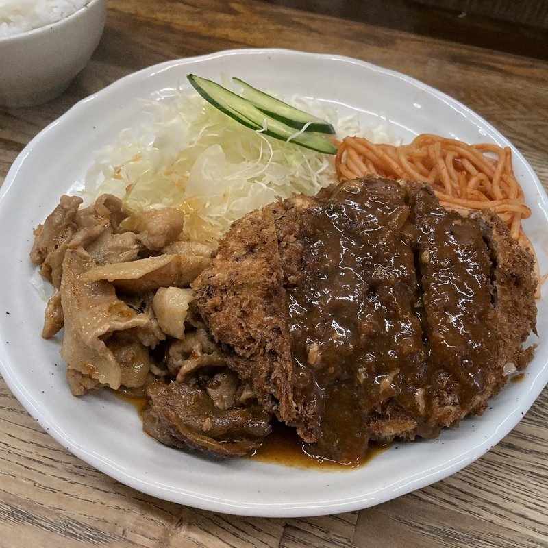 メンチ・しょうが焼き盛り合せ(キッチン グラン )