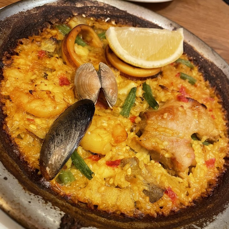 魚貝のパエリア 2人前(エルチャテオ 銀座店)
