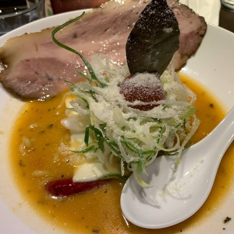 バジルdeグリーン・チーズ乗せ・大盛(麺　藏藏 （ZAZA）)