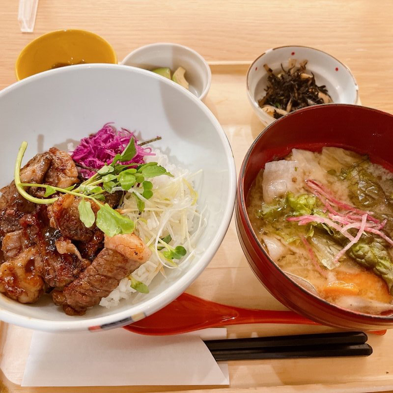 国産牛肉の焼肉ごはん(マルモキッチン ルミネ横浜店)