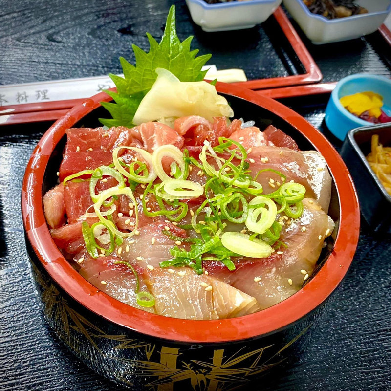 ワラサと生本鮪の漬け丼(代官山 やまびこ )