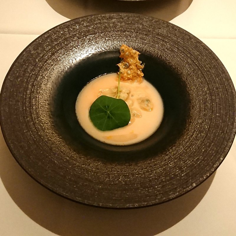 カリフラワーと浅利のクラムチャウダー仕立て～トマト風味～(三輪 湯河原)