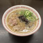 豚骨ラーメン(博多とんこつ 豚の足跡)