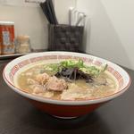 豚骨ラーメン(博多とんこつ 豚の足跡)