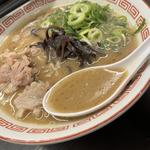 豚骨ラーメン(博多とんこつ 豚の足跡)