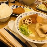 一汁ニ菜の豚汁定食(ごちとん OOTEMORI店)