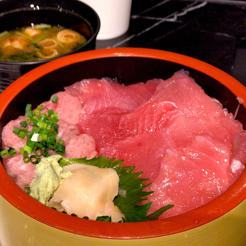 まぐろ2色丼(魚屋のどんぶり 魚錠 セントレア店)
