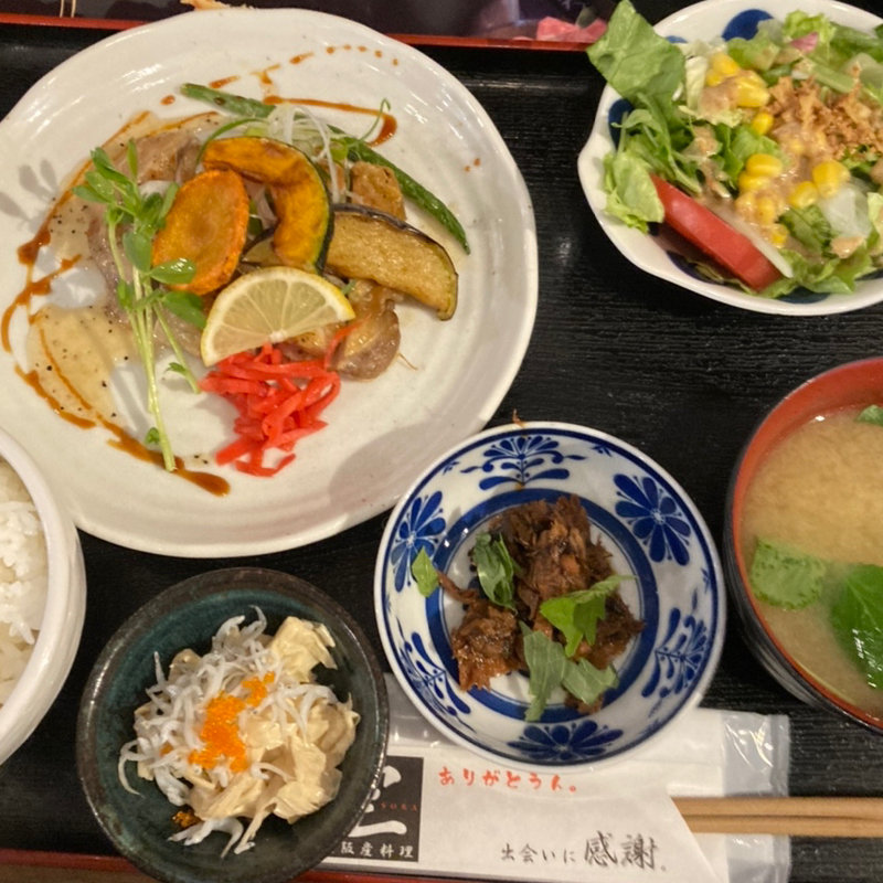 チキンステーキたっぷり生姜塩ダレ定食(大阪産料理 空 なんばこめじるし店)