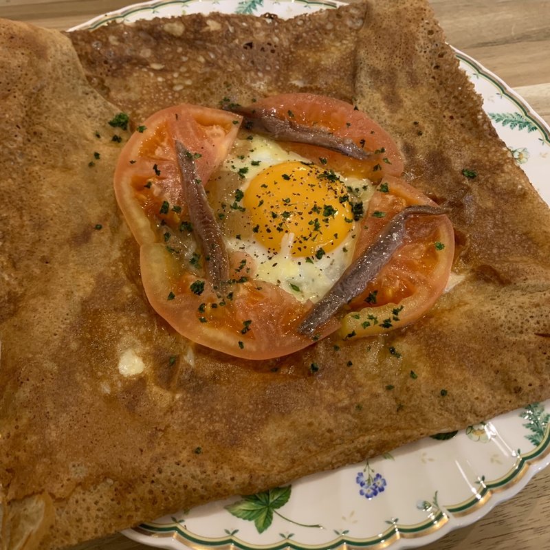 アンチョビとトマトのガレット(MONO MONO CAFE)