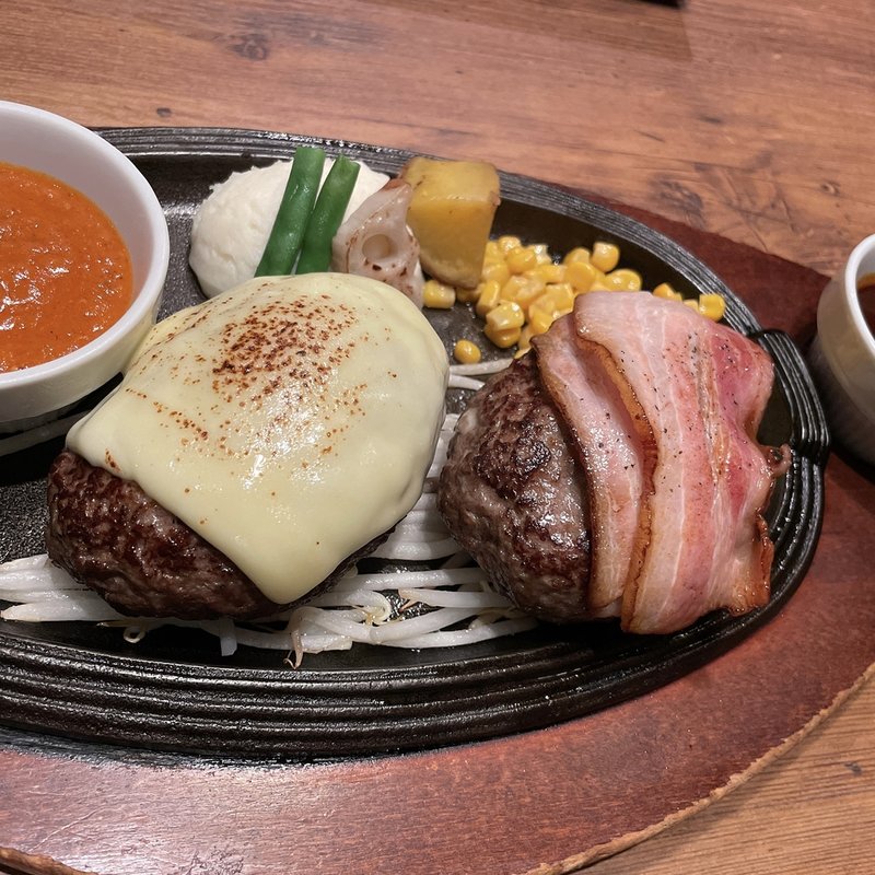 モッツァレラトマトハンバーグ ダブル ベーコントッピング(ミート矢澤 （ミートヤザワ）)