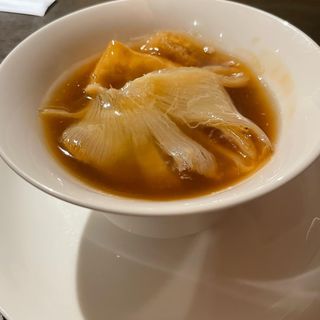 ふかひれと衣笠茸の熱々スープ