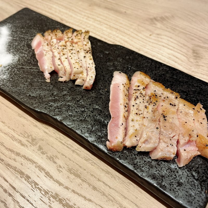 芳寿豚のロース炙り焼き 山葵で(ふぐぶた酒場)