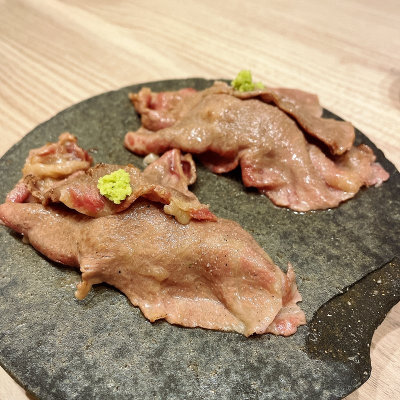 和牛あぶりにぎり(ふぐぶた酒場)