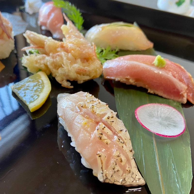 極みにぎり（中トロなど）(嬉乃すし )