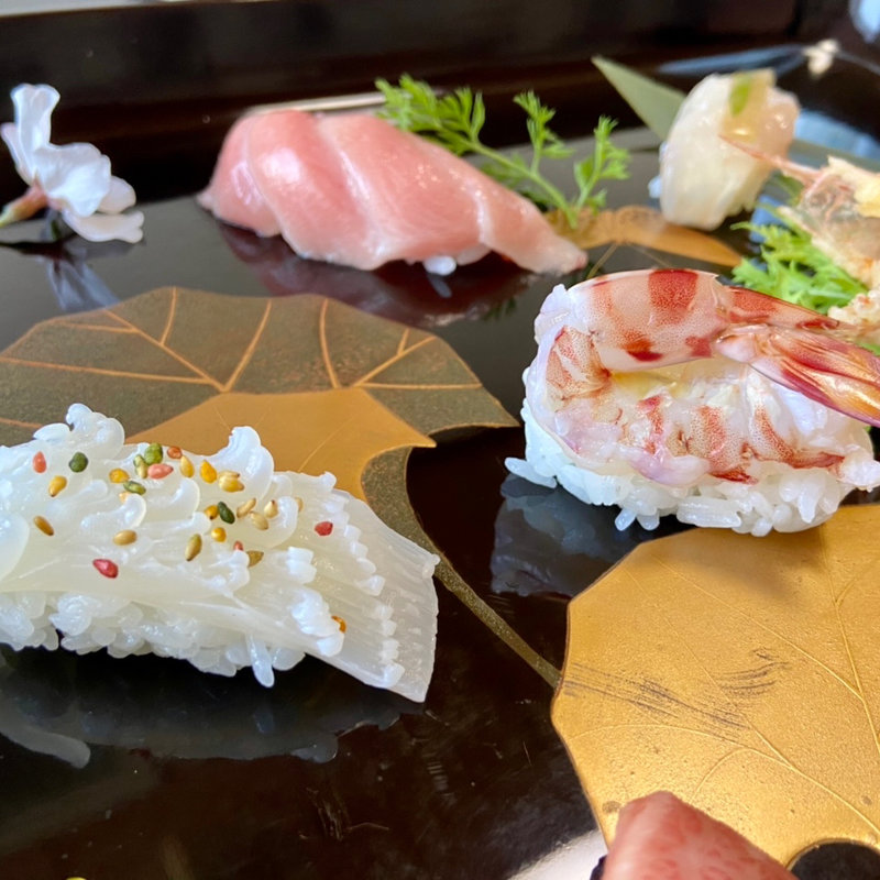 極みにぎり（イカ・エビなど）(嬉乃すし )