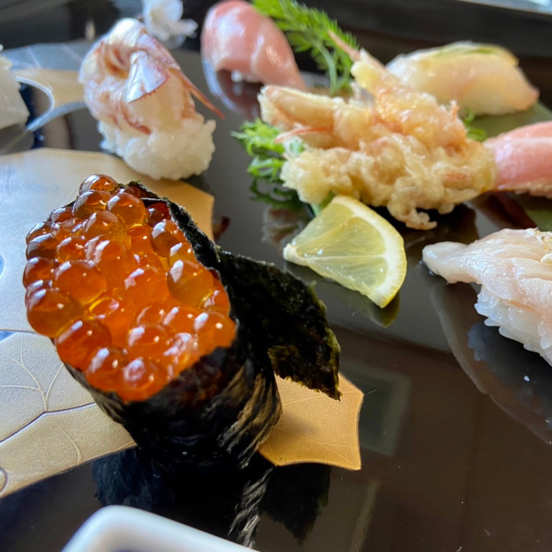 極みにぎり（イクラなど）(嬉乃すし )