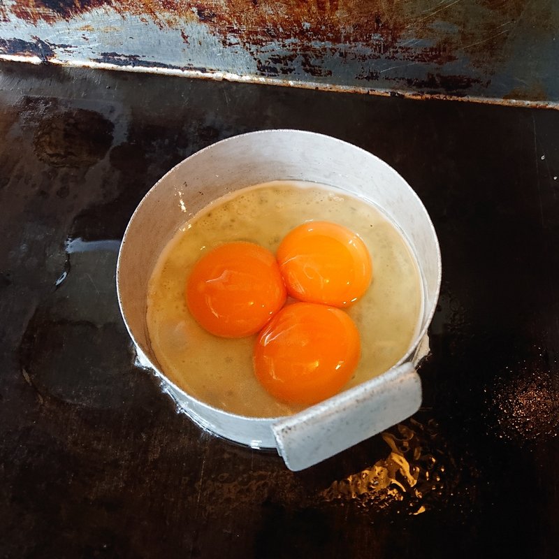 トッピングの玉子(AUNTY-MEE BURGER)