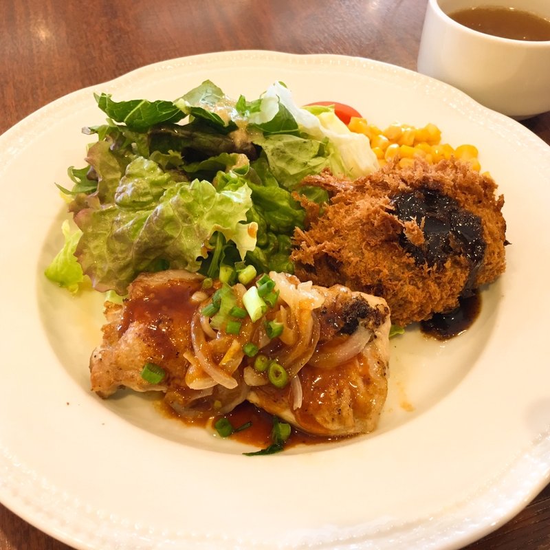 洋食ランチ(チキンのグリル特製焼肉ソース&黒毛和牛のポテトコロッケ)(ロイヤルホスト武庫之荘店)