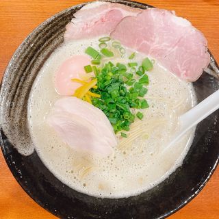 濃厚鶏白湯ラーメン(noodle kitchen 六九麺)