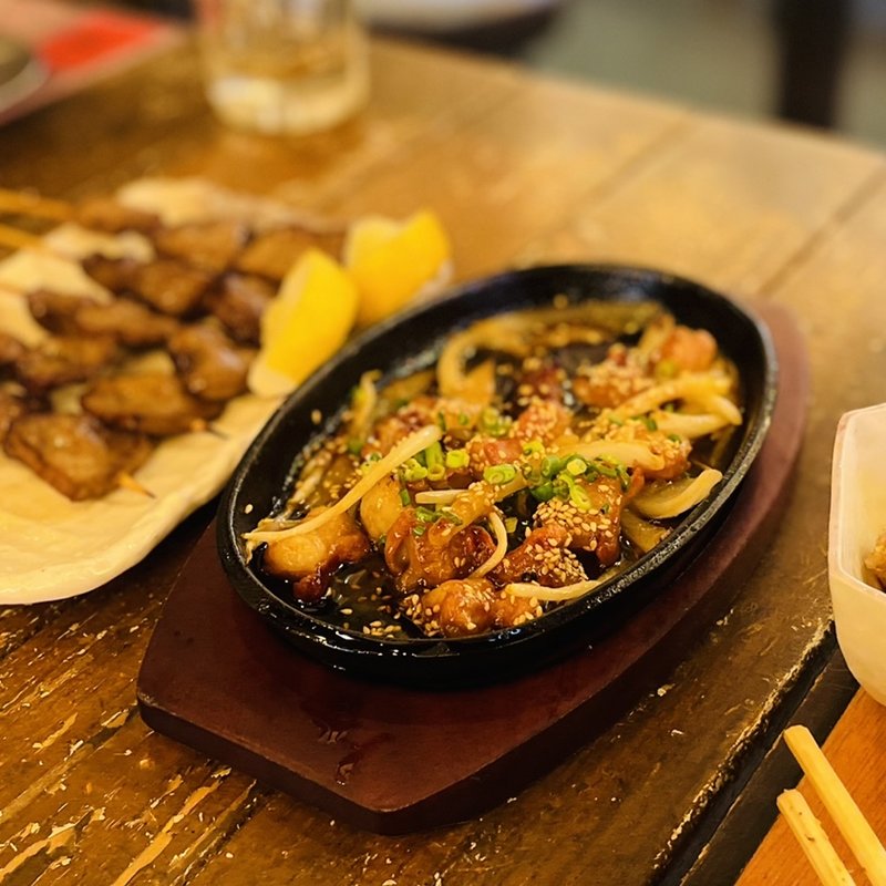 ホルモンの鉄板焼き(牛の最上 有楽町産直横丁)