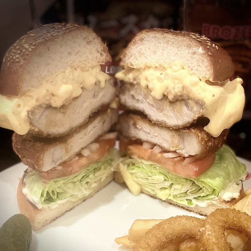 ロースカツバーガーw/チーズマカロニ(ブラザーズ 人形町本店 （BROZERS'）)