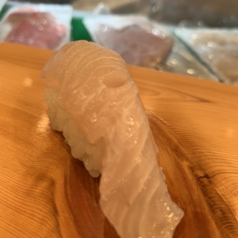 カンパチ握り(海鮮すし処 下駄や （カイセンスシドコロゲタヤ）)