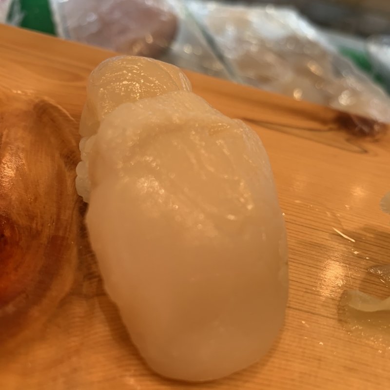 帆立握り(海鮮すし処 下駄や （カイセンスシドコロゲタヤ）)