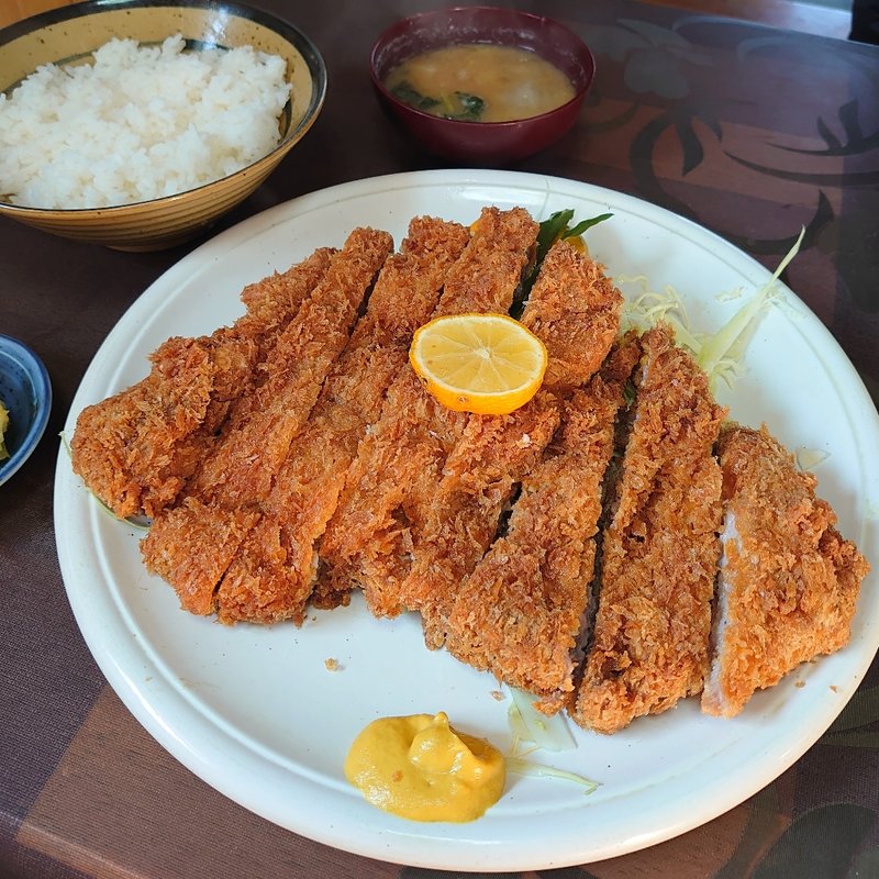 わらじとんかつ＋ライス(みそ汁、香の物付)(とんかつ 真花 （とんかつ しんか）)