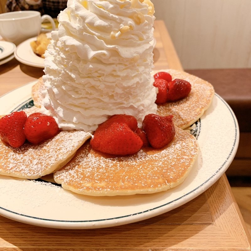 ストロベリー、ホイップクリームとマカダミアナッツ(Eggs 'n Things 仙台店)