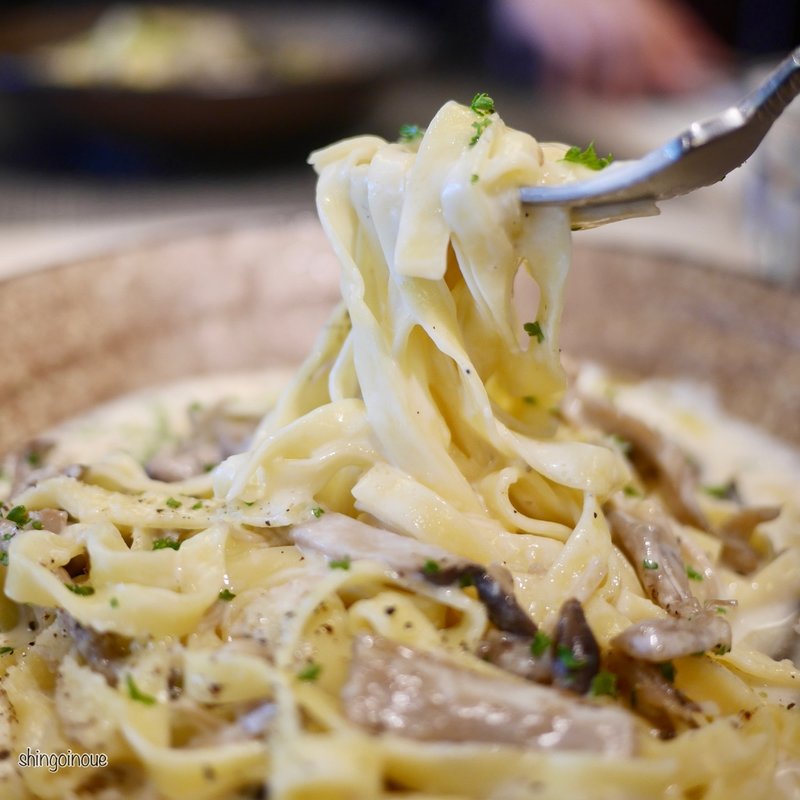 数種のキノコのクリームパスタ（タリアテッレ）(オステリア ブッビーノ)