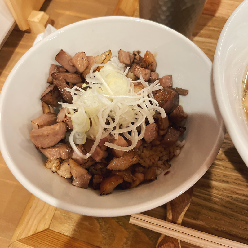 チャーシュー丼(麺に光を)