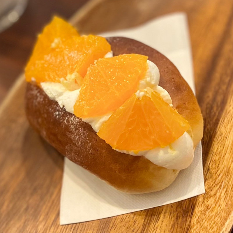 フルーツ生クリームパン(Bakery and Cafe tubasa)