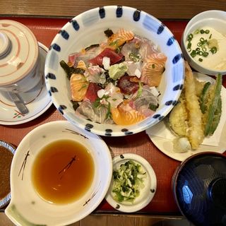 海鮮丼定食(おおいり 重留本店)