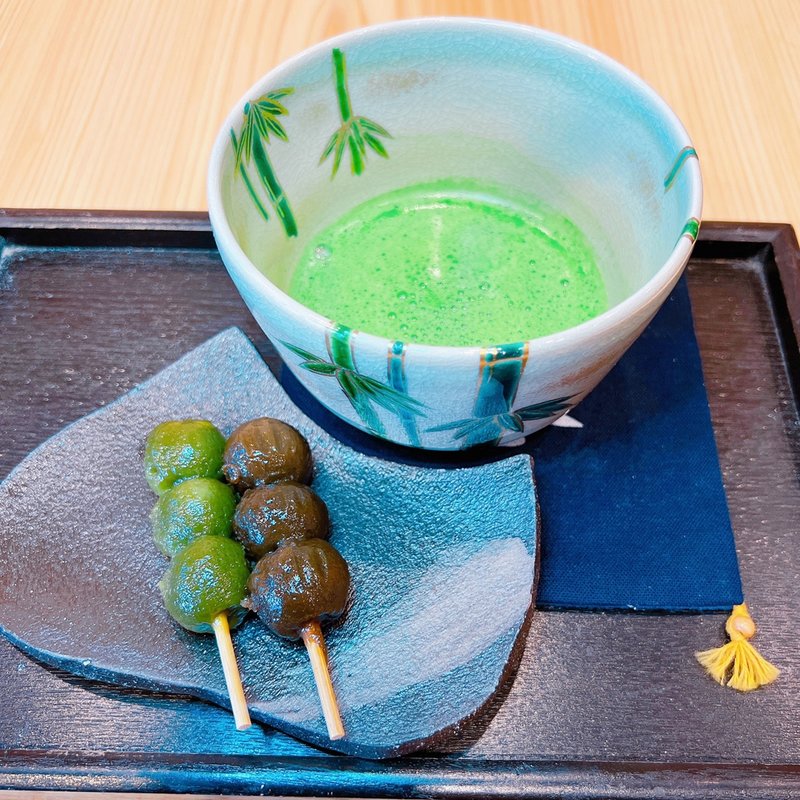 呈茶席 お抹茶(茶だんご 2本付き)(総本家 大茶萬 )