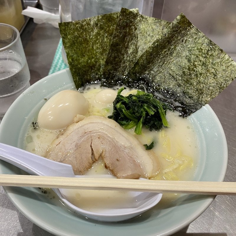 ラーメン(横浜家系ラーメン 自由が丘 魂心家)