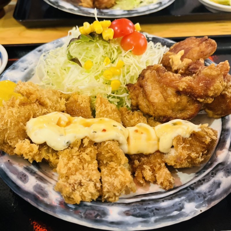 Wチキン定食(炭火焼き鳥 串八珍 大手町ファーストスクエア店)