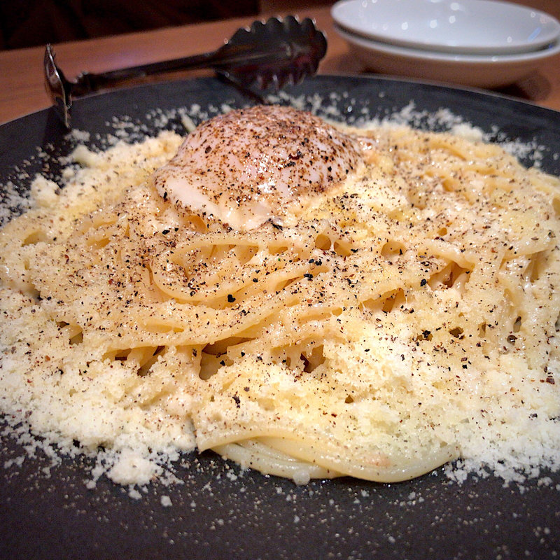チーズたっぷり カチョエぺぺ 半熟卵のせ スパゲッティ(石窯焼イタリアン ジョー＆ジョー)