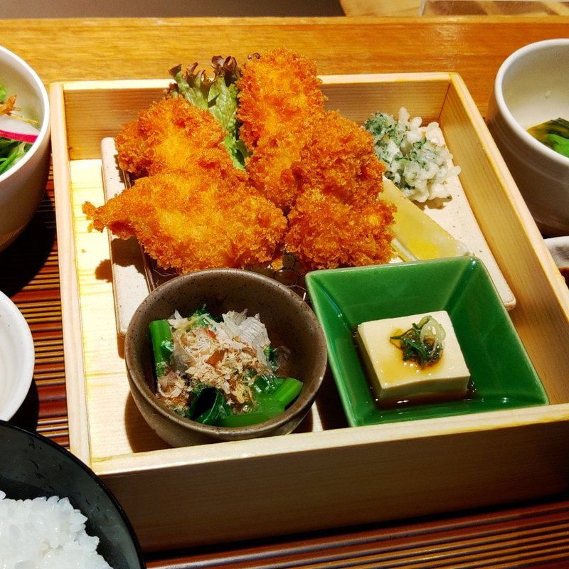 魚膳(ヒトシナヤ （Hitoshinaya）)