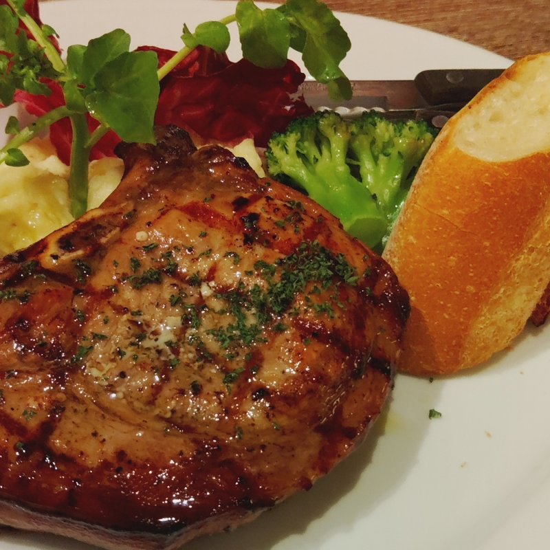 やんばる豚のロースト(チャタンハーバーブルワリー＆レストラン （CHATAN HARBOR BREWERY & RESTAURANT）)