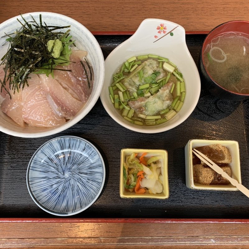 ブリ漬け丼(GocchoSun)