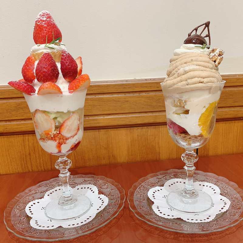 いちごとピスタチオのパフェ(T's cafeゲートイン)