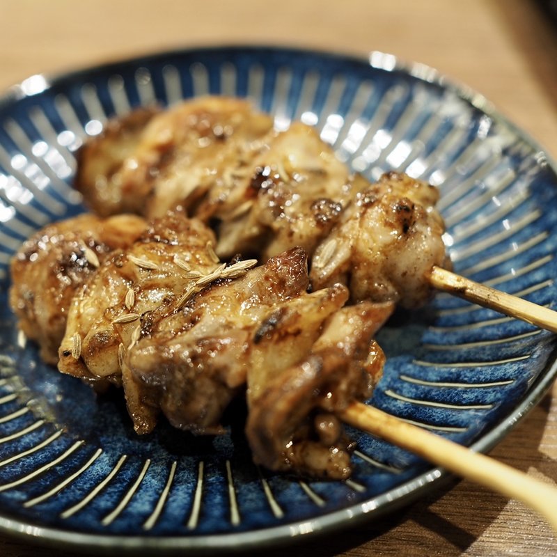 もも(たれ＋クミン)(KOBE YAKITORI STAND 野乃鳥 新宿店)