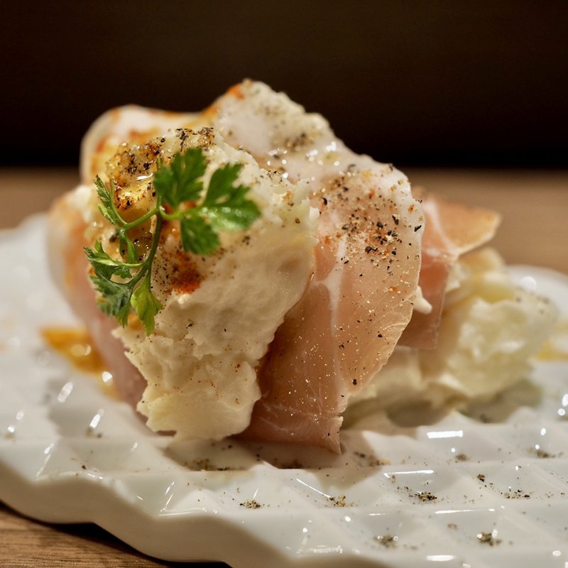 ポテサラと生ハムのミルフィーユ アンチョビソースで(KOBE YAKITORI STAND 野乃鳥 新宿店)